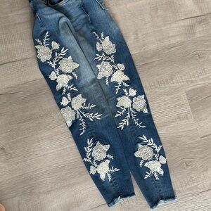 Kut from the Kloth Connie Ankle Skinny Jeans, size 2.